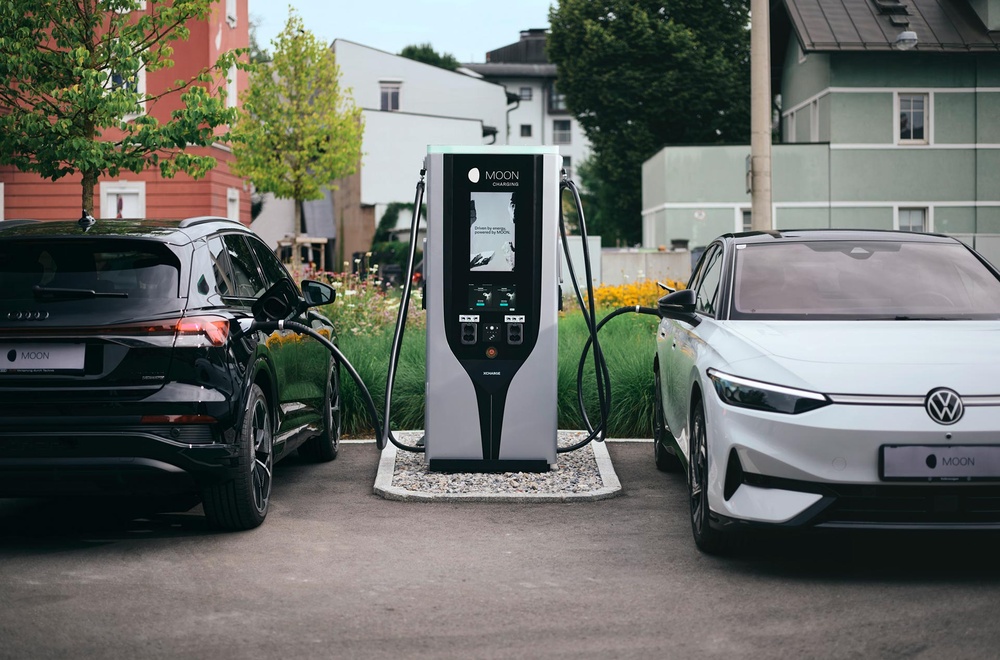 MOONcharge